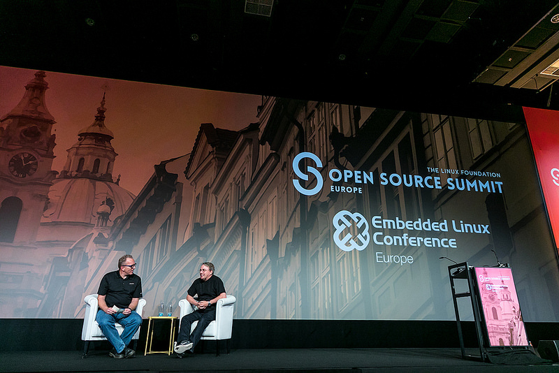 Linus Torvalds on stage OSSummit EU